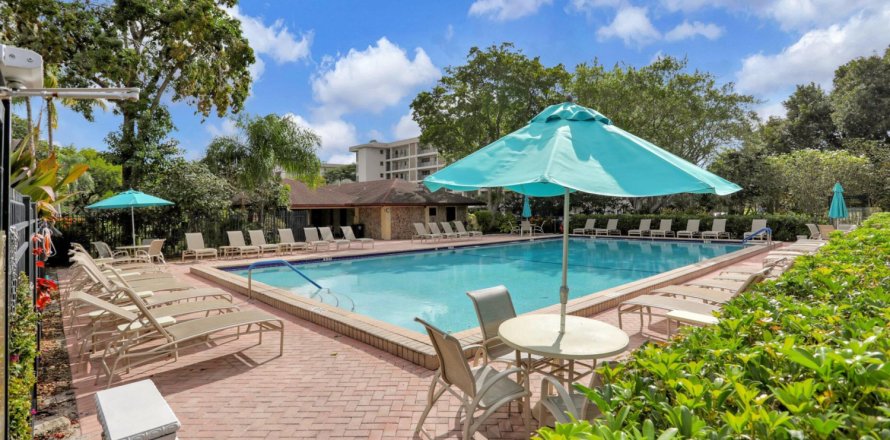 Townhouse in Pompano Beach, Florida 2 bedrooms, 122.26 sq.m. № 868439