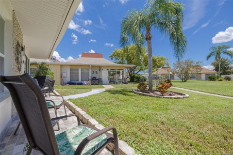 Condo in Holiday, Florida, 1 bedroom  № 1848622 - photo 15