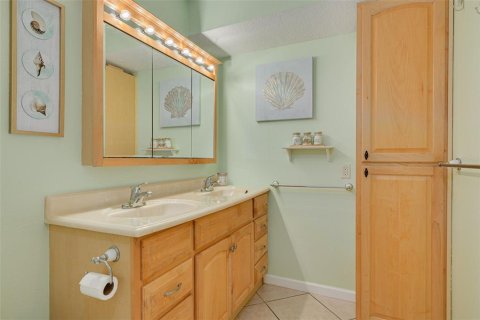 Condo in Holiday, Florida, 1 bedroom  № 1848622 - photo 13
