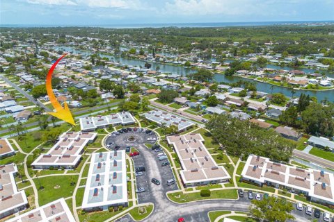 Condo in Holiday, Florida, 1 bedroom  № 1848622 - photo 1