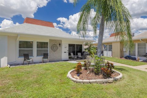 Condo in Holiday, Florida, 1 bedroom  № 1848622 - photo 3