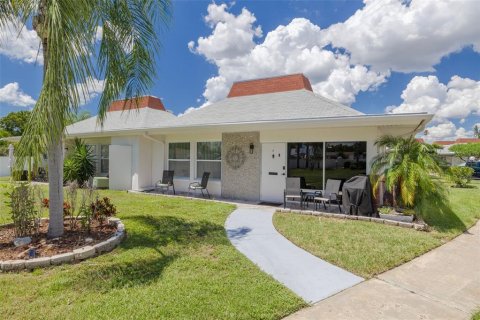 Condo in Holiday, Florida, 1 bedroom  № 1848622 - photo 2