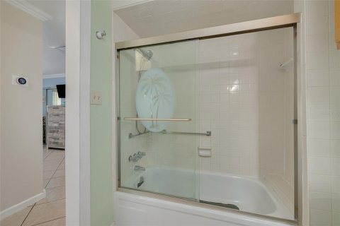 Condo in Holiday, Florida, 1 bedroom  № 1848622 - photo 14