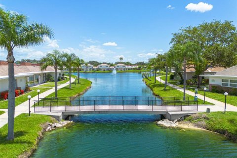 Condo in Holiday, Florida, 1 bedroom  № 1848622 - photo 18