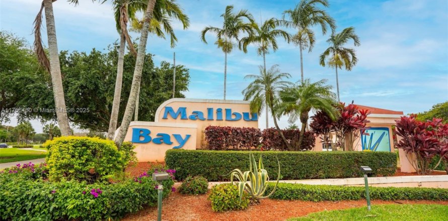 Townhouse in Pembroke Pines, Florida 3 bedrooms, 126.44 sq.m. № 1610498