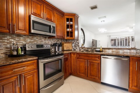 Townhouse in Pembroke Pines, Florida 3 bedrooms, 126.44 sq.m. № 1610498 - photo 8