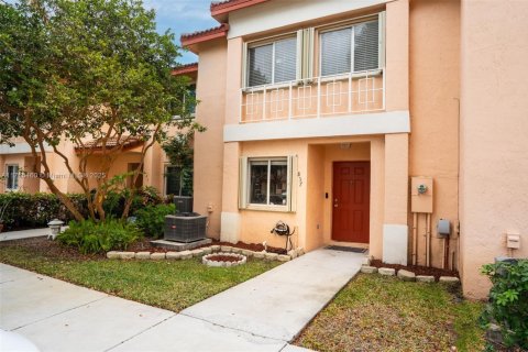 Townhouse in Pembroke Pines, Florida 3 bedrooms, 126.44 sq.m. № 1610498 - photo 25