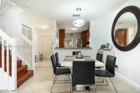 Townhouse in Pembroke Pines, Florida 3 bedrooms, 126.44 sq.m. № 1610498 - photo 2