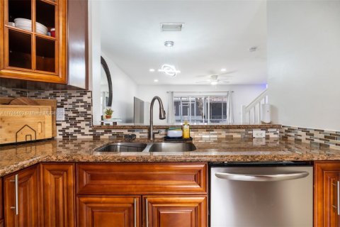 Townhouse in Pembroke Pines, Florida 3 bedrooms, 126.44 sq.m. № 1610498 - photo 9