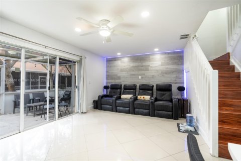 Townhouse in Pembroke Pines, Florida 3 bedrooms, 126.44 sq.m. № 1610498 - photo 6