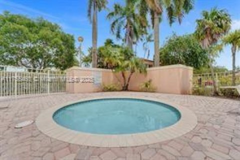 Townhouse in Pembroke Pines, Florida 3 bedrooms, 126.44 sq.m. № 1610498 - photo 28