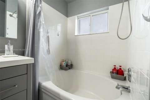 Townhouse in Pembroke Pines, Florida 3 bedrooms, 126.44 sq.m. № 1610498 - photo 14