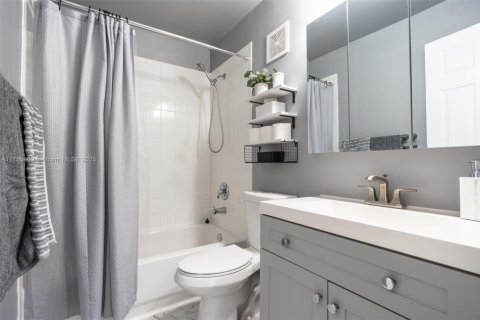 Townhouse in Pembroke Pines, Florida 3 bedrooms, 126.44 sq.m. № 1610498 - photo 19