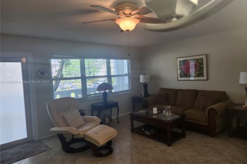 Condo in Deerfield Beach, Florida, 1 bedroom  № 1862759 - photo 1