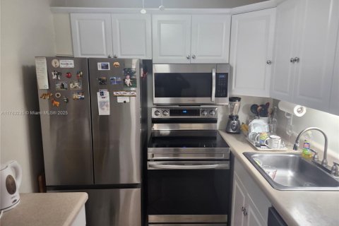 Condo in Deerfield Beach, Florida, 1 bedroom  № 1862759 - photo 10