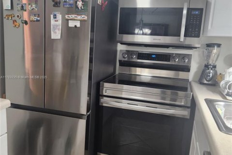 Condo in Deerfield Beach, Florida, 1 bedroom  № 1862759 - photo 13