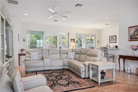 House in Summerfield, Florida 3 bedrooms, 196.95 sq.m. № 1818975 - photo 13