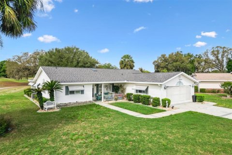 House in Summerfield, Florida 3 bedrooms, 173.73 sq.m. № 2195089