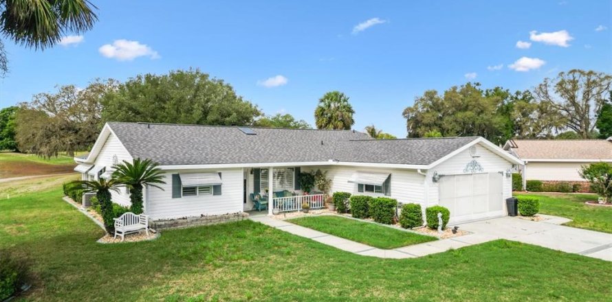 House in Summerfield, Florida 3 bedrooms, 173.73 sq.m. № 2195089
