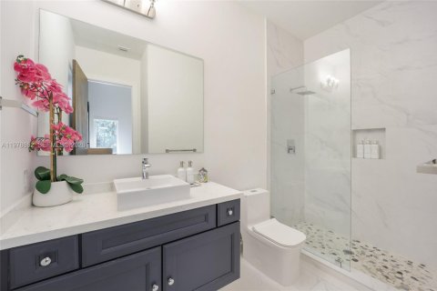Villa ou maison à louer à Miami, Floride: 5 chambres, 460.33 m2 № 2046192 - photo 16
