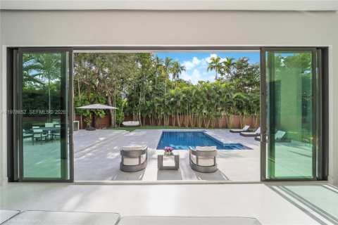 Villa ou maison à louer à Miami, Floride: 5 chambres, 460.33 m2 № 2046192 - photo 23