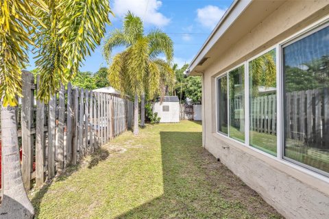 House in Fort Lauderdale, Florida 3 bedrooms, 160.26 sq.m. № 1971341 - photo 25