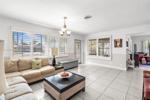 House in Fort Lauderdale, Florida 3 bedrooms, 160.26 sq.m. № 1971341 - photo 6