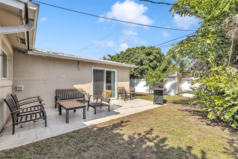 House in Fort Lauderdale, Florida 3 bedrooms, 160.26 sq.m. № 1971341 - photo 23