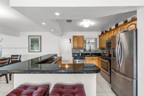 House in Fort Lauderdale, Florida 3 bedrooms, 160.26 sq.m. № 1971341 - photo 12