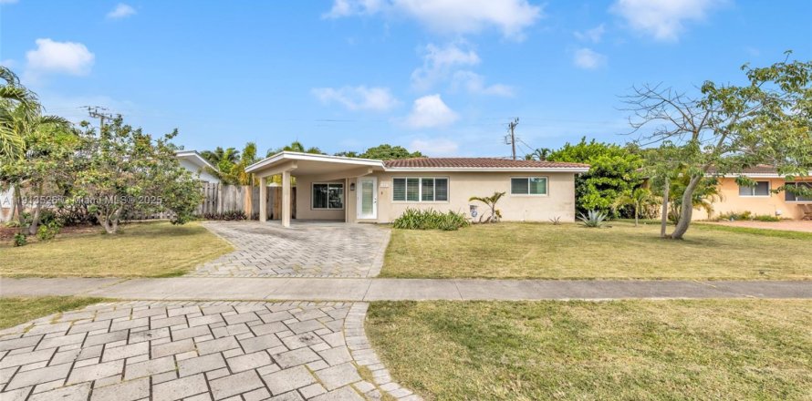 House in Fort Lauderdale, Florida 3 bedrooms, 160.26 sq.m. № 1971341