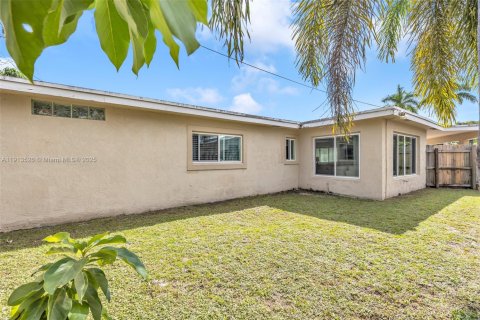 House in Fort Lauderdale, Florida 3 bedrooms, 160.26 sq.m. № 1971341 - photo 26