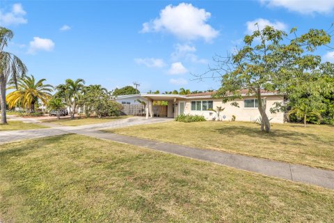 House in Fort Lauderdale, Florida 3 bedrooms, 160.26 sq.m. № 1971341 - photo 3