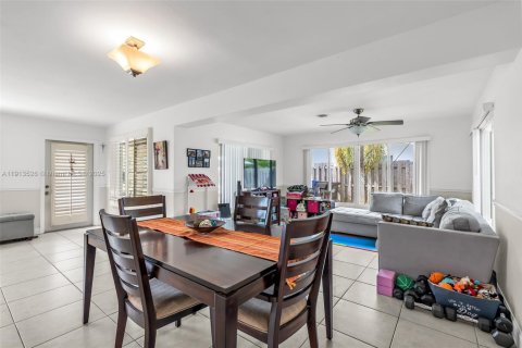 House in Fort Lauderdale, Florida 3 bedrooms, 160.26 sq.m. № 1971341 - photo 7