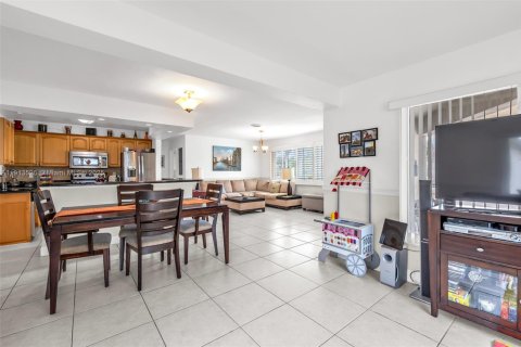 House in Fort Lauderdale, Florida 3 bedrooms, 160.26 sq.m. № 1971341 - photo 10