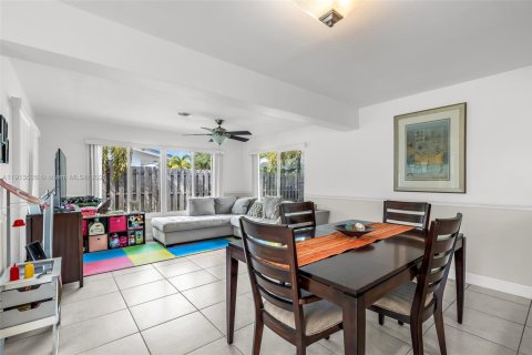 House in Fort Lauderdale, Florida 3 bedrooms, 160.26 sq.m. № 1971341 - photo 8