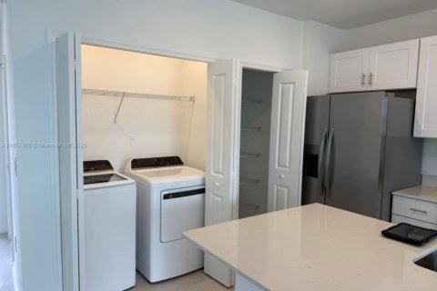 Adosado en alquiler en Fort Myers, Florida, 3 dormitorios № 1881719 - foto 6