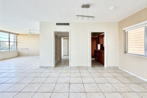 Купить кондоминиум в Бей-Харбор-Айлендс, Флорида 2 спальни, 103.86м2, № 1996164 - фото 15