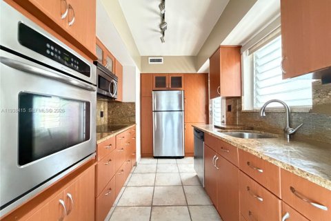 Купить кондоминиум в Бей-Харбор-Айлендс, Флорида 2 спальни, 103.86м2, № 1996164 - фото 21