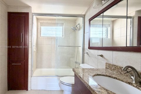 Купить кондоминиум в Бей-Харбор-Айлендс, Флорида 2 спальни, 103.86м2, № 1996164 - фото 30