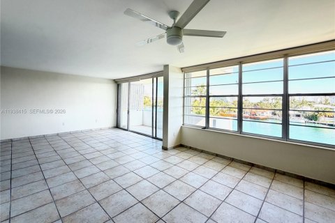 Купить кондоминиум в Бей-Харбор-Айлендс, Флорида 2 спальни, 103.86м2, № 1996164 - фото 12