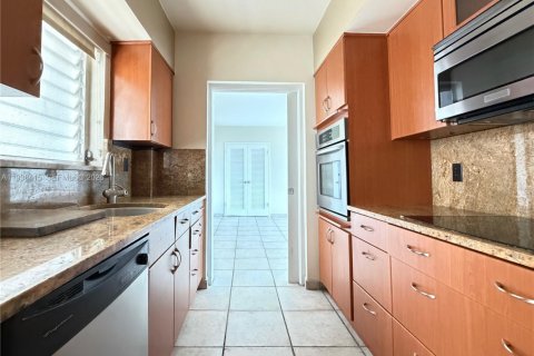 Купить кондоминиум в Бей-Харбор-Айлендс, Флорида 2 спальни, 103.86м2, № 1996164 - фото 22