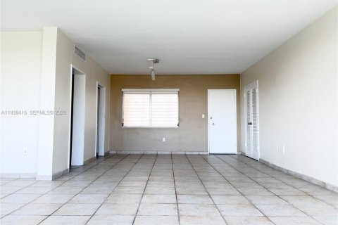 Купить кондоминиум в Бей-Харбор-Айлендс, Флорида 2 спальни, 103.86м2, № 1996164 - фото 19