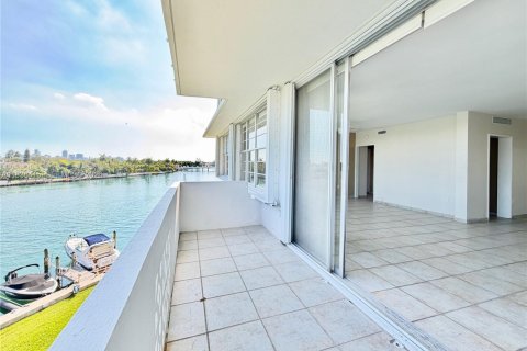 Купить кондоминиум в Бей-Харбор-Айлендс, Флорида 2 спальни, 103.86м2, № 1996164 - фото 6