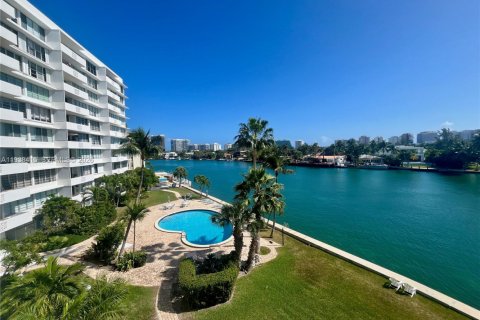 Купить кондоминиум в Бей-Харбор-Айлендс, Флорида 2 спальни, 103.86м2, № 1996164 - фото 5