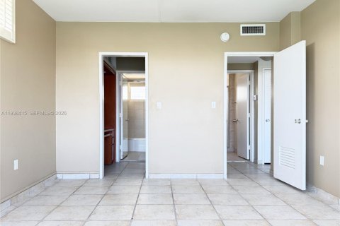 Купить кондоминиум в Бей-Харбор-Айлендс, Флорида 2 спальни, 103.86м2, № 1996164 - фото 28