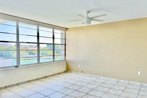 Купить кондоминиум в Бей-Харбор-Айлендс, Флорида 2 спальни, 103.86м2, № 1996164 - фото 17