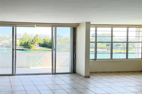 Купить кондоминиум в Бей-Харбор-Айлендс, Флорида 2 спальни, 103.86м2, № 1996164 - фото 10