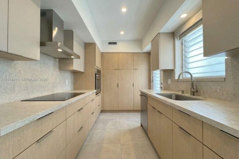 Купить кондоминиум в Бей-Харбор-Айлендс, Флорида 2 спальни, 103.86м2, № 1996164 - фото 24