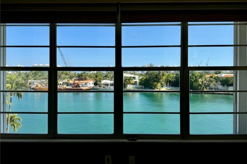 Купить кондоминиум в Бей-Харбор-Айлендс, Флорида 2 спальни, 103.86м2, № 1996164 - фото 27