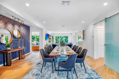 House in Miami, Florida 3 bedrooms № 1768561 - photo 1